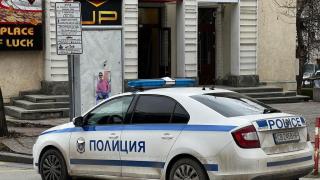 Апаши задигнаха куп пари от игрална зала в Търново под носа на служителите СНИМКИ 