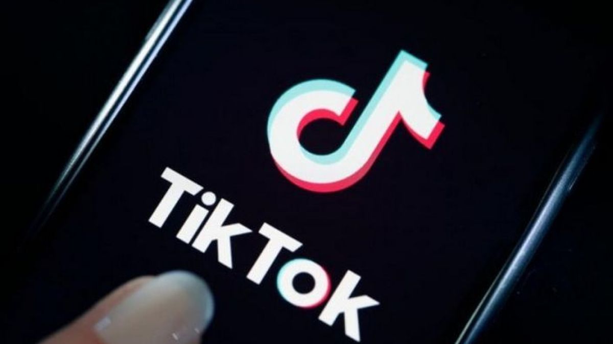 Млада търновка се пусна на живо в TikTok, нагълта се с шепа хапчета и... 