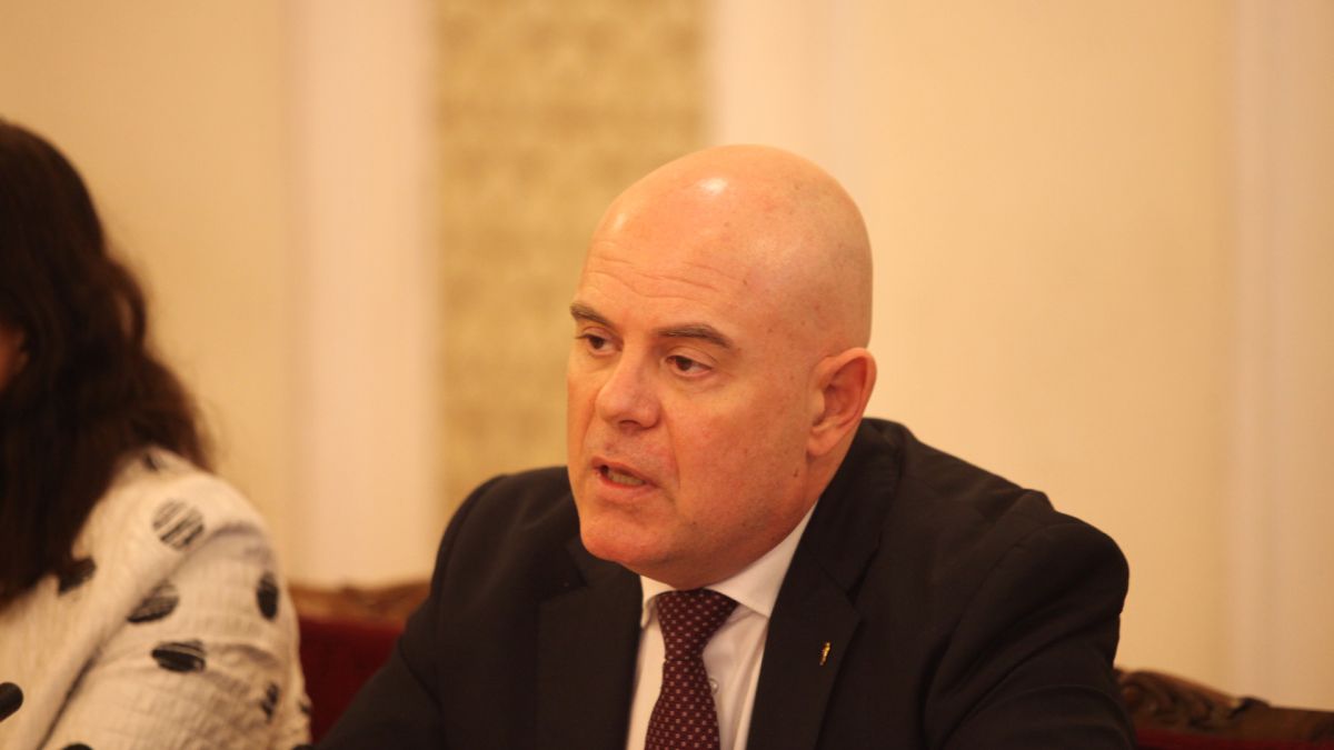 Гешев поздрави българите за празника
