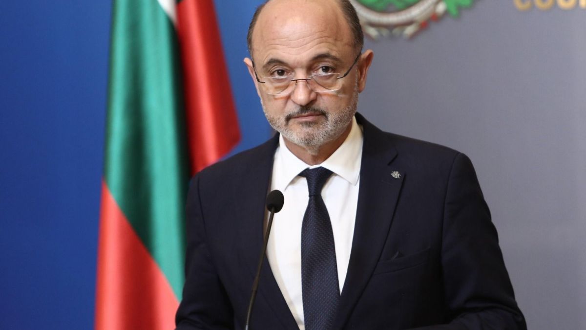 Здравният министър проговори за смъртта на родилата в Русе