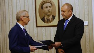 В нарушение на Конституцията: ПП-ДБ връщат мандата на Радев през...