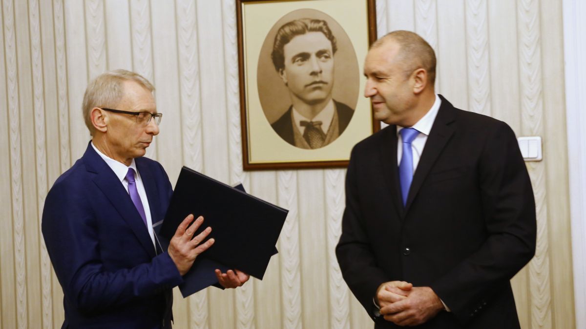 Никой не очакваше Румен Радев да посрещне ПП така, а Денков издаде за тайна среща с Габриел 