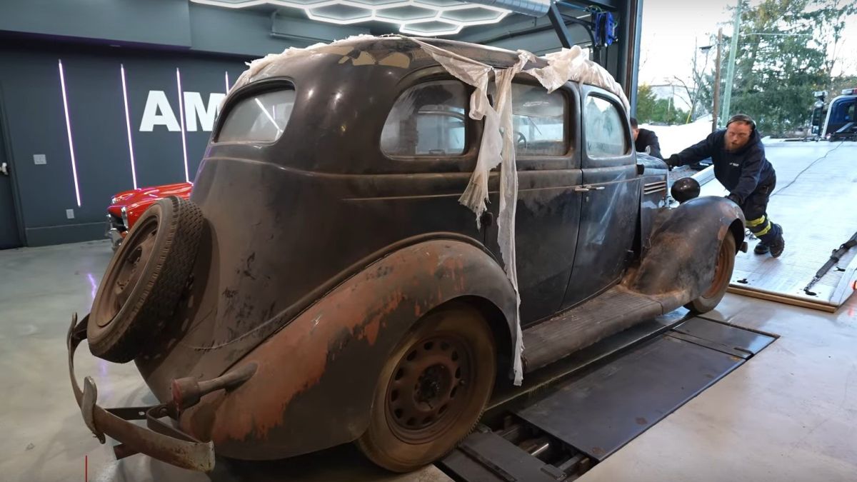 Вижте какво се случи с Plymouth PJ от 1935 г., когато тръгнаха да го мият ВИДЕО