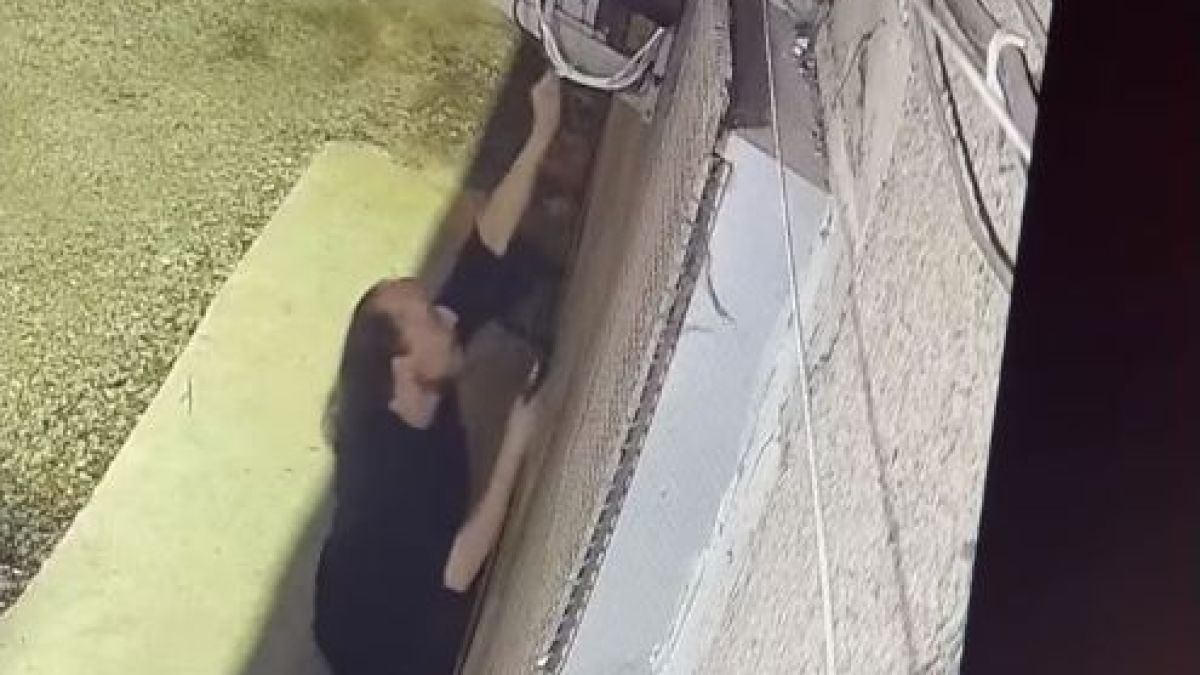 Цяла София говори за този обезумял мъж, който излезе с нож по тъмно в студа и го тресна токът ВИДЕО 