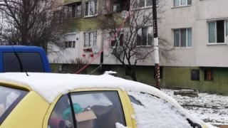 Такъв абсурд другаде няма: БГ инженерна мисъл от панелка в столичния "Обеля" взриви мрежата СНИМКИ