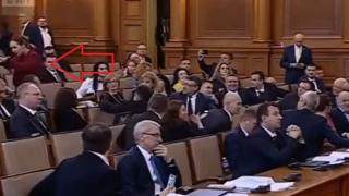 Голям сеир в НС! Баба Куна от ДБ анатемоса "Възраждане", Костадинов търси екзорсист ВИДЕО