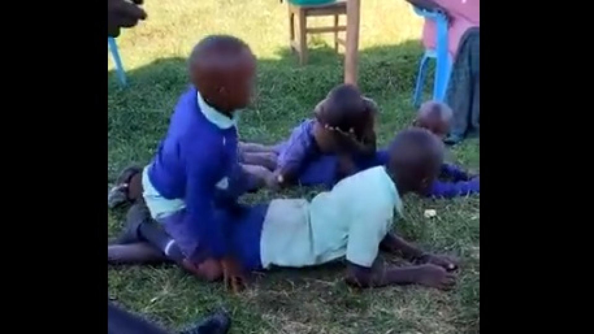 Потресаващо ВИДЕО: Учители принуждават ученици да симулират секс 