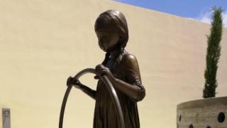 Освободиха арестуваната за кражба на статуя в Кипър българка