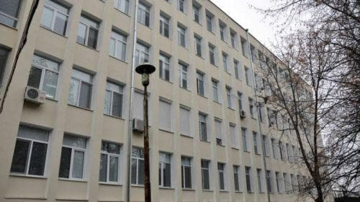Страховит екшън с пиян ром в спешното в Кюстендил!