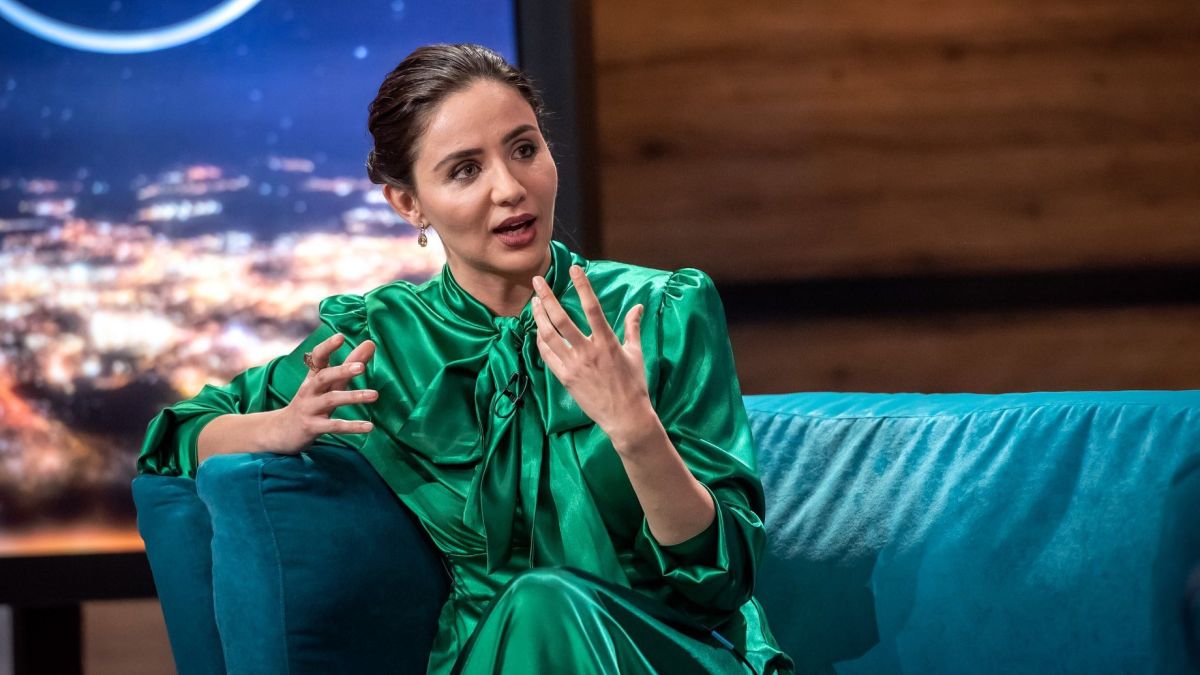 СНИМКА 18+: Елен Колева лъсна чисто гола, награби...