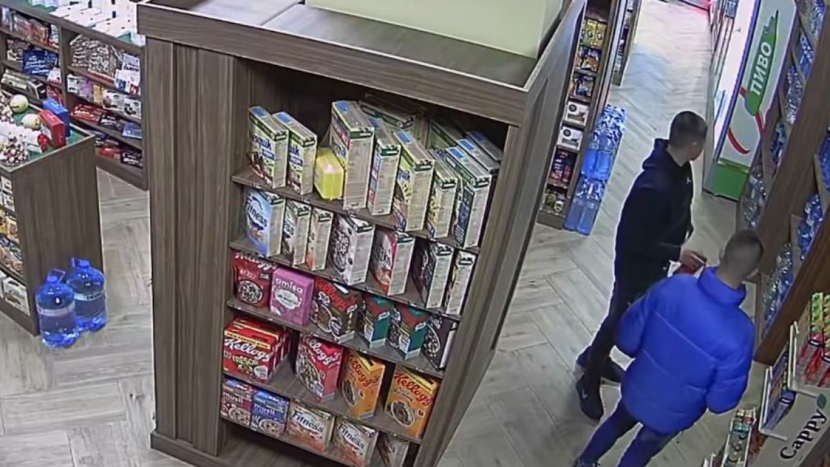 Младежи влязоха в магазин в "Света Троица" в София и сега цялата мрежа плюе по тях, защото... ВИДЕО