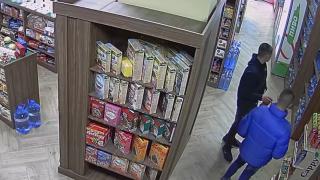 Младежи влязоха в магазин в "Света Троица" в София и сега цялата мрежа плюе по тях, защото... ВИДЕО