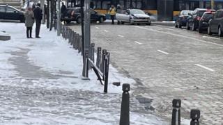 Голямо меле на хлъзгавите жълти павета СНИМКА