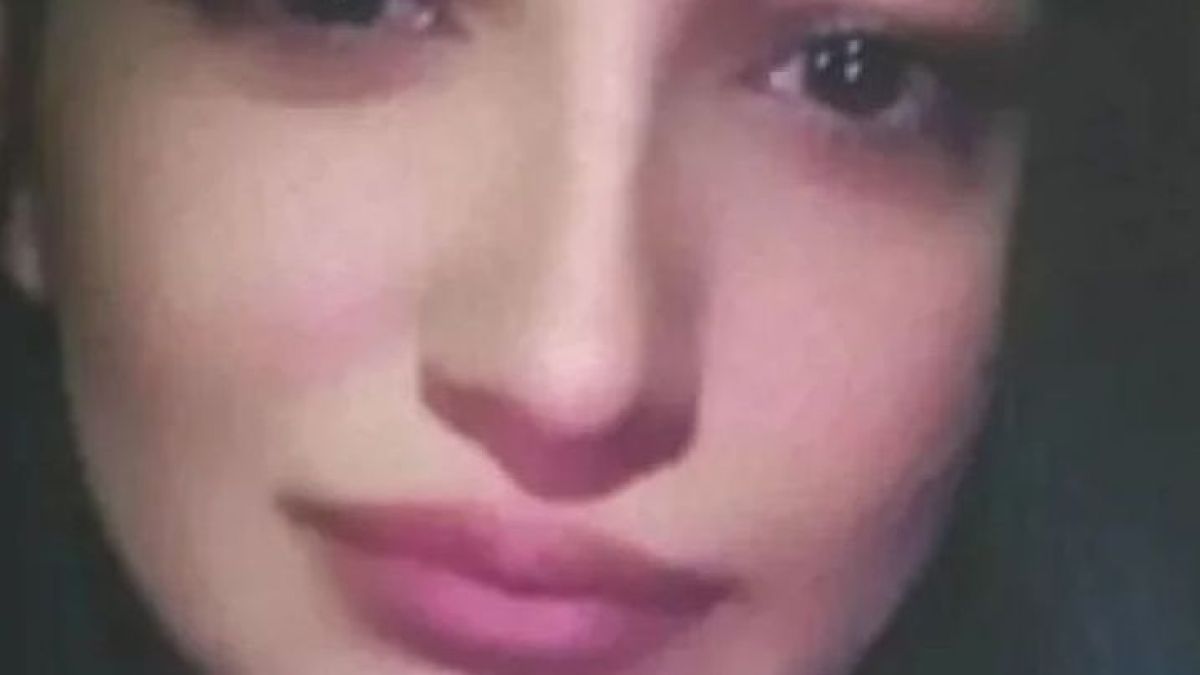 Малко след като колегите я спипали с дрогата, полицайката Симона започнала да... 