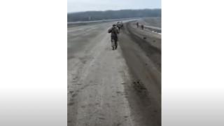ВИДЕО от войната! Украински боец: Излязохме от ада, целият Бахмут гори