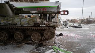 Заснеха най-редкия брониран автомобил на Русия в Бахмут, има изненада СНИМКА