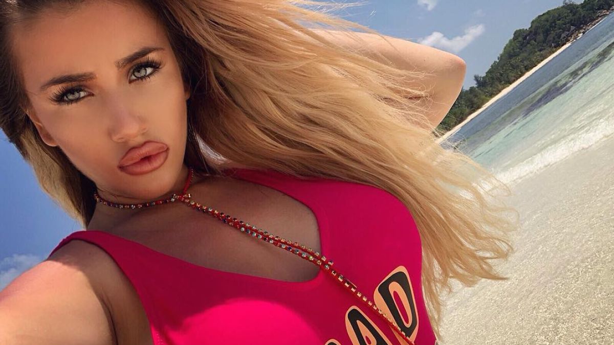 Гери-Никол остави баща си без думи, феновете й са шокирани СНИМКИ 18+
