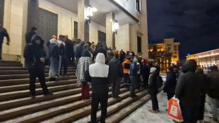 Невиждано стълпотворение в центъра на София по тъмна доба, ето причината СНИМКИ