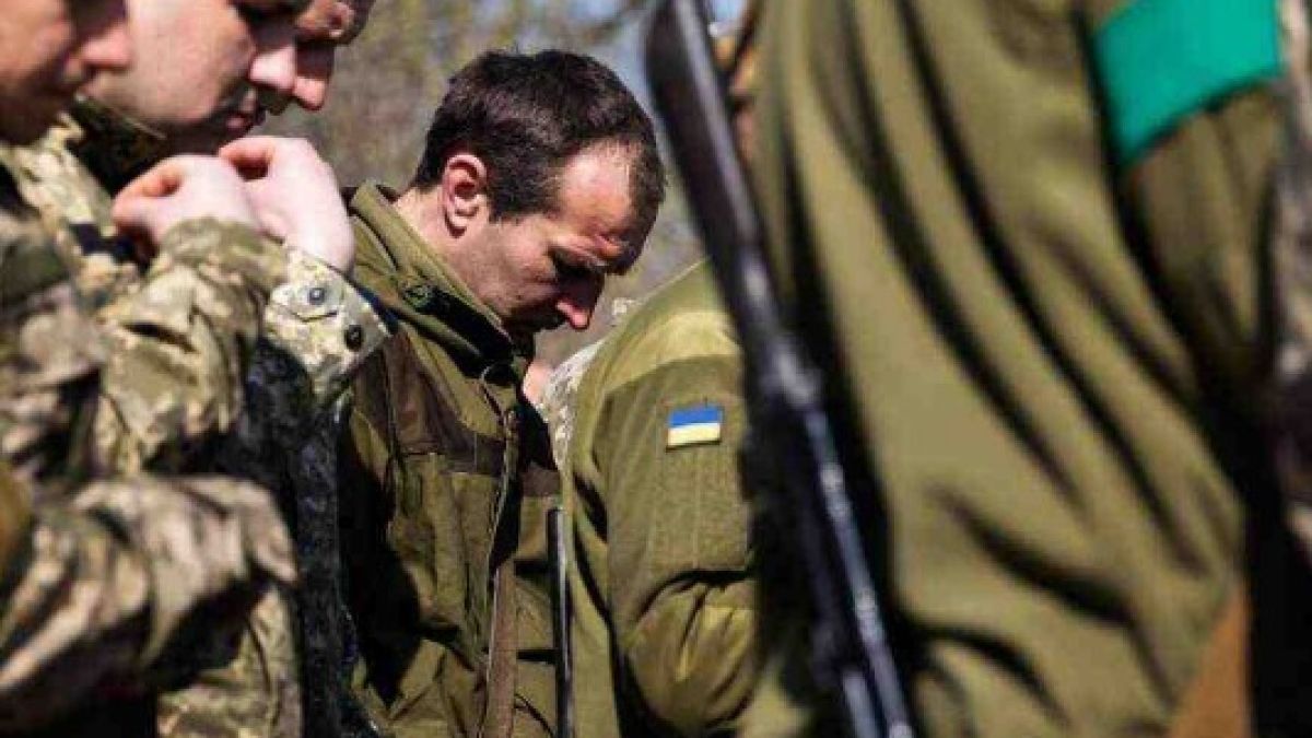 Украински офицер разказа за "Политико" защо войниците на ВСУ бягат от позициите си