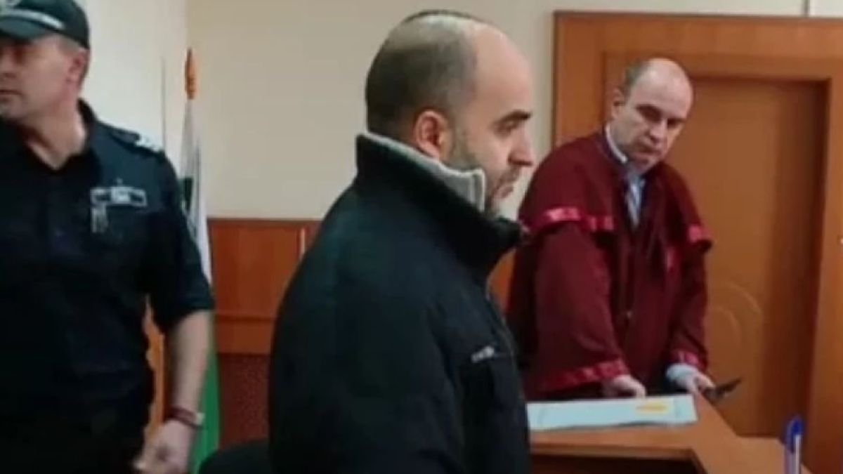 Бащата на невръстната жертва на похотливия учител по математика изригна гневно 