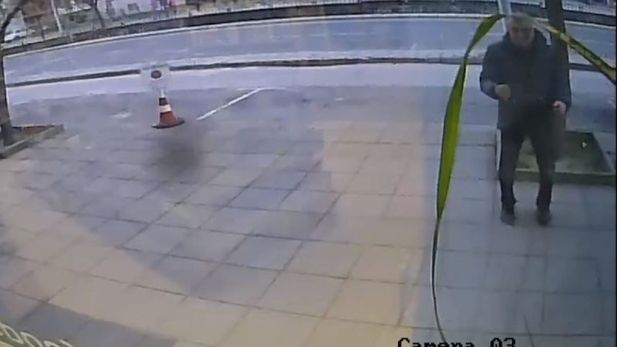 Камера засне какво долно нещо направи пловдивчанин на улицата ВИДЕО