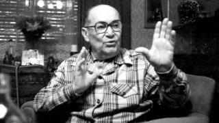 Мистер Сенко свил пистолета на страховития Гьоринг 