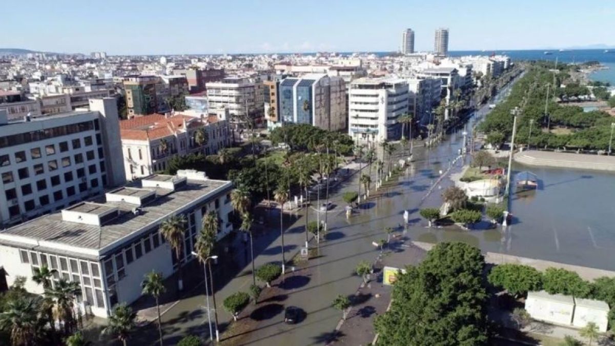 Морето в Искендерун полудя след чудовищния трус, по улиците е страшно СНИМКИ 