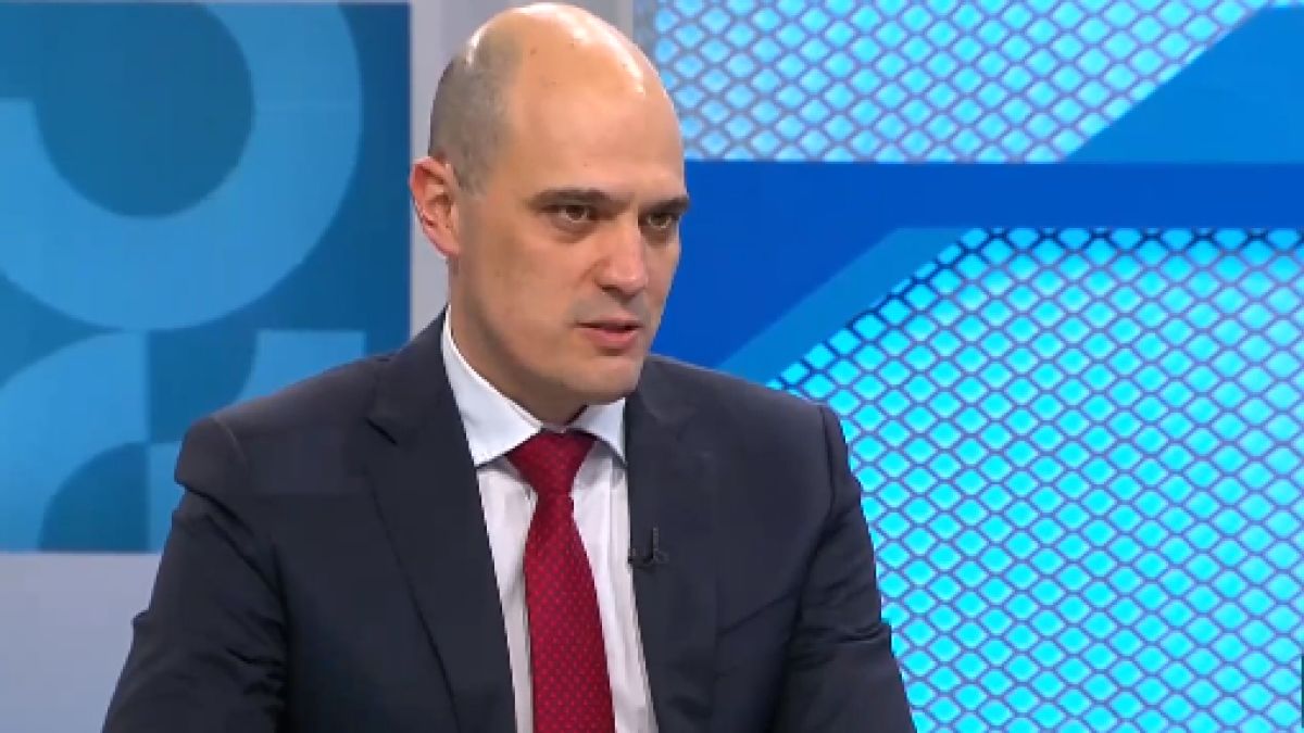 Бащата на Кирил Петков ходил на държавни разноски в Турция, за да... ВИДЕО