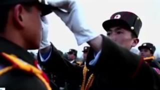 Това не се вижда всеки ден! Ето как войниците в Северна Корея тренират ВИДЕО