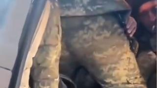 ВИДЕО от войната: Бойците от ВСУ са готови на всичко, само и само да избягат от месомелачката в Бахмут