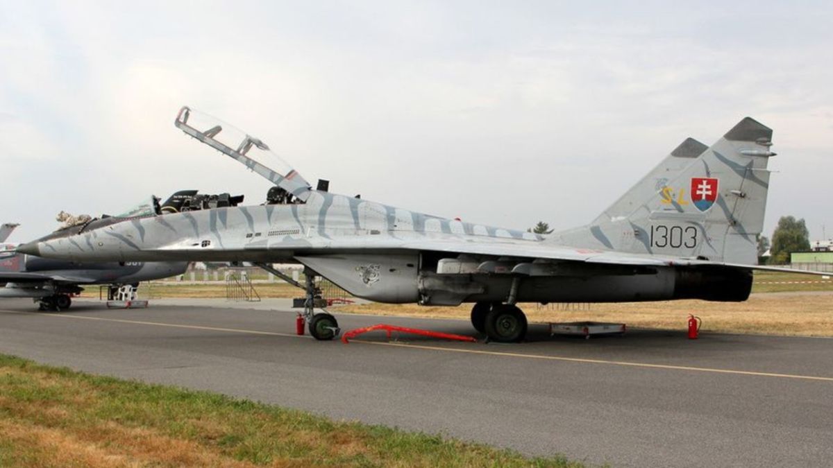 Словакия си дава изтребителите на Украйна