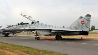 Словакия си дава изтребителите на Украйна