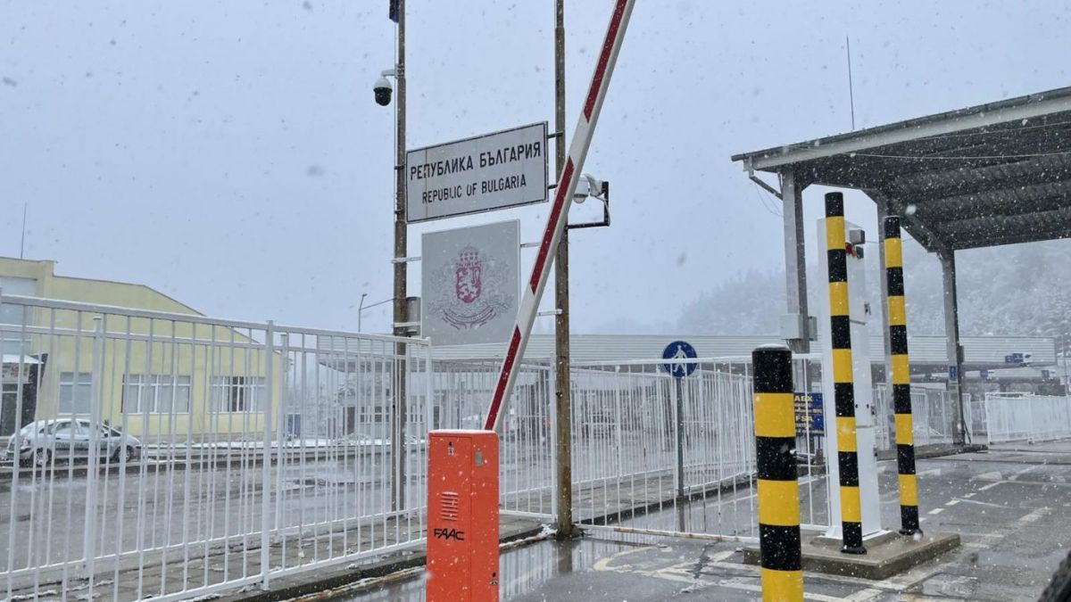 Обещано - изпълнено: Демерджиев прати агрегат на ГКПП Деве баир, там не го искат