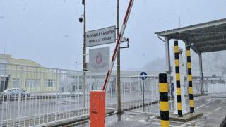 Обещано - изпълнено: Демерджиев прати агрегат на ГКПП Деве баир, там не го искат