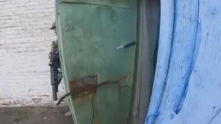 Екшън: Руски командоси метнаха граната по украински бойци, но тя се върна и... ВИДЕО