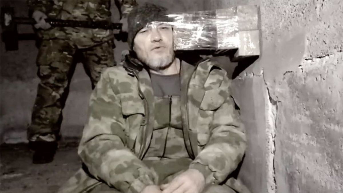 Появи още едно брутално 18+ ВИДЕО показващо екзекуция с чук на наемник на "Вагнер"