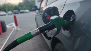 Никога не препълвайте резервоара на колата, много е опасно 