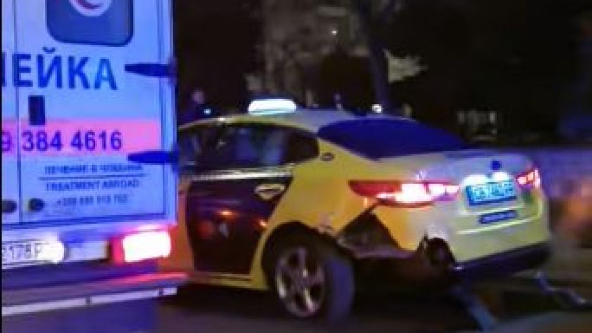 Първо в БЛИЦ! Адско меле посред нощ на ключово кръстовище в София ВИДЕО
