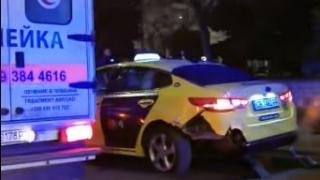 Първо в БЛИЦ! Адско меле посред нощ на ключово кръстовище в София ВИДЕО