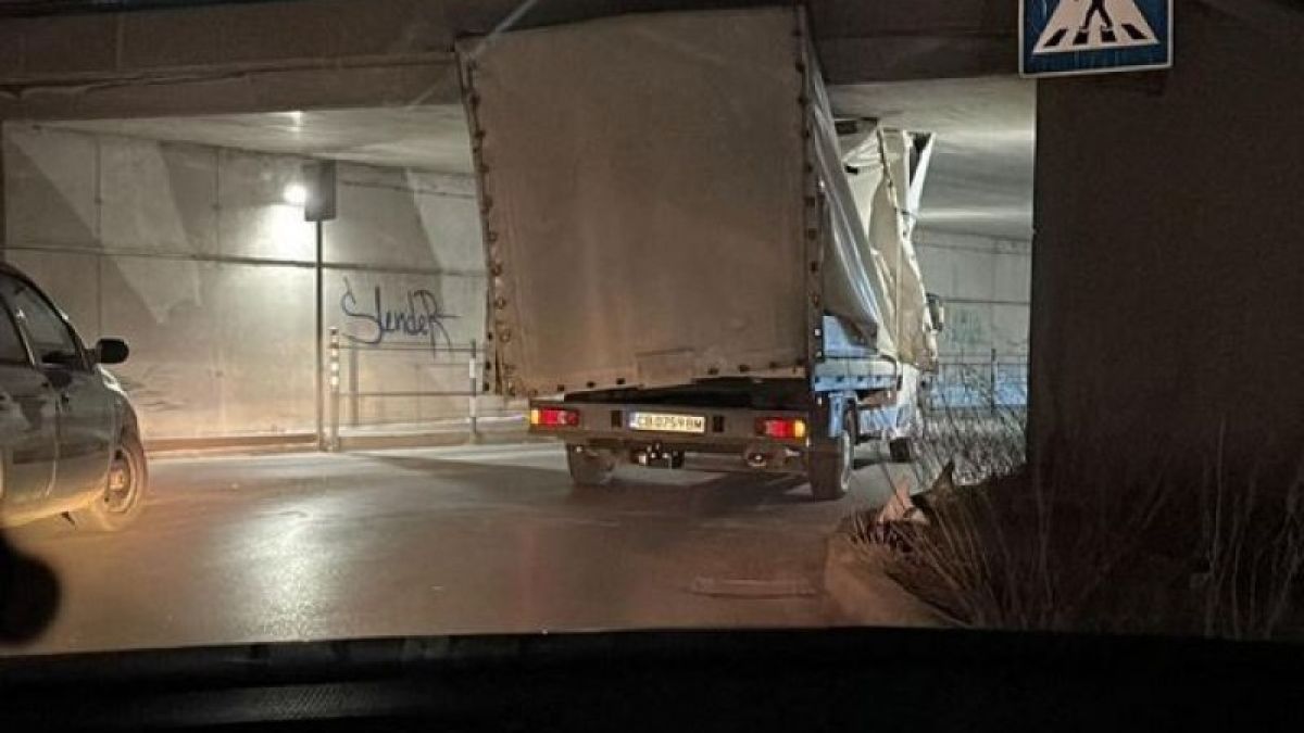 Шофьор на камион сътвори голяма глупост на "Ботевградско" и Северната тангента СНИМКА