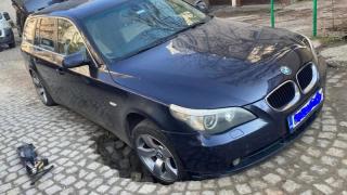 Кратер "глътна" БМВ в София, хората побесняха СНИМКИ