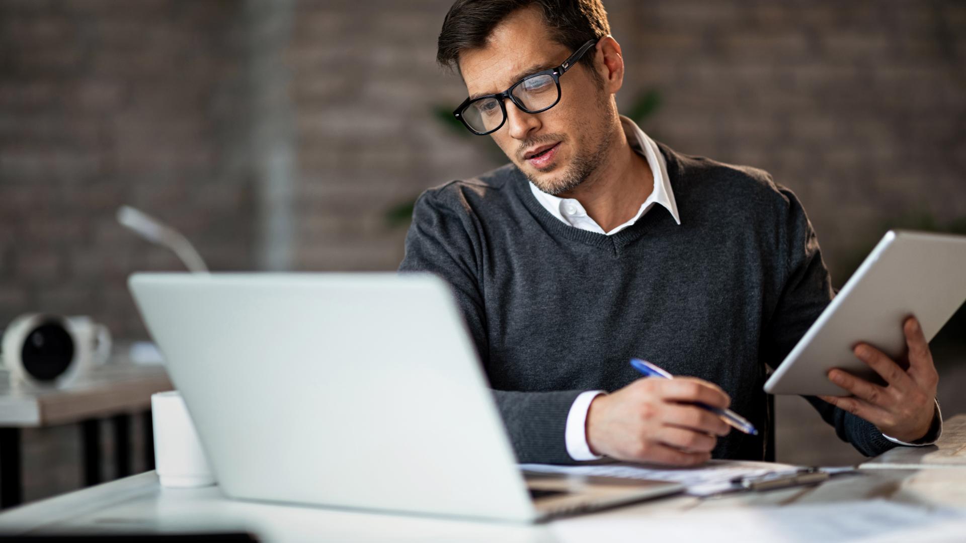 Искат връщане на възнаграждението за прослужено време в държавната администрация