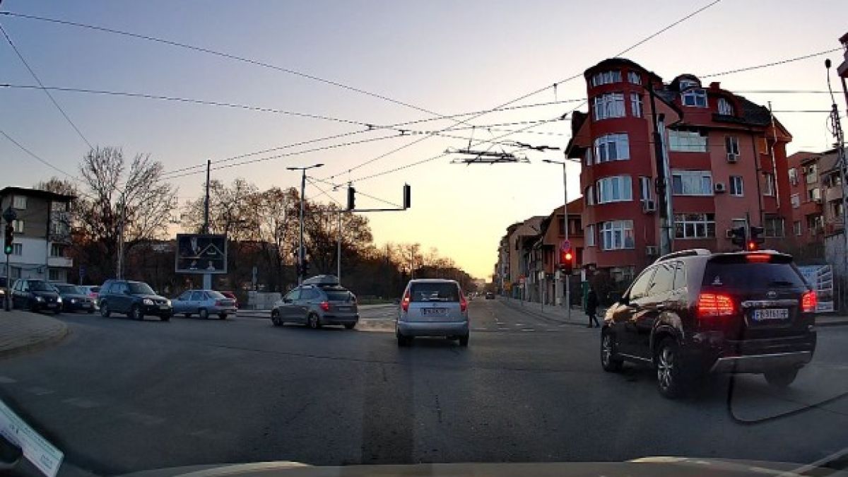 Наглец с черен джип вбеси пловдивчанин с тази маневра ВИДЕО 
