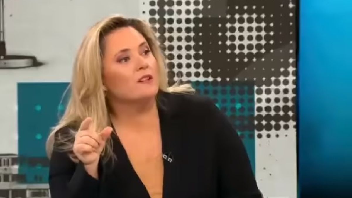 Лора Крумова е във възторг, че освиркали букета за Джон Малкович ВИДЕО