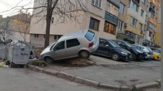 Перничани впечатлени: В Монтана знаят как да си паркират Голф-овете