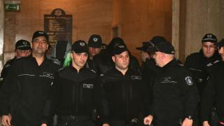 Свидетел закова закопчаните за камиона с труповете край Локорско СНИМКИ