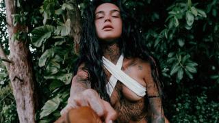 Еротичната звезда Стефани от "Сървайвър" пробила след участието си в това ВИДЕО