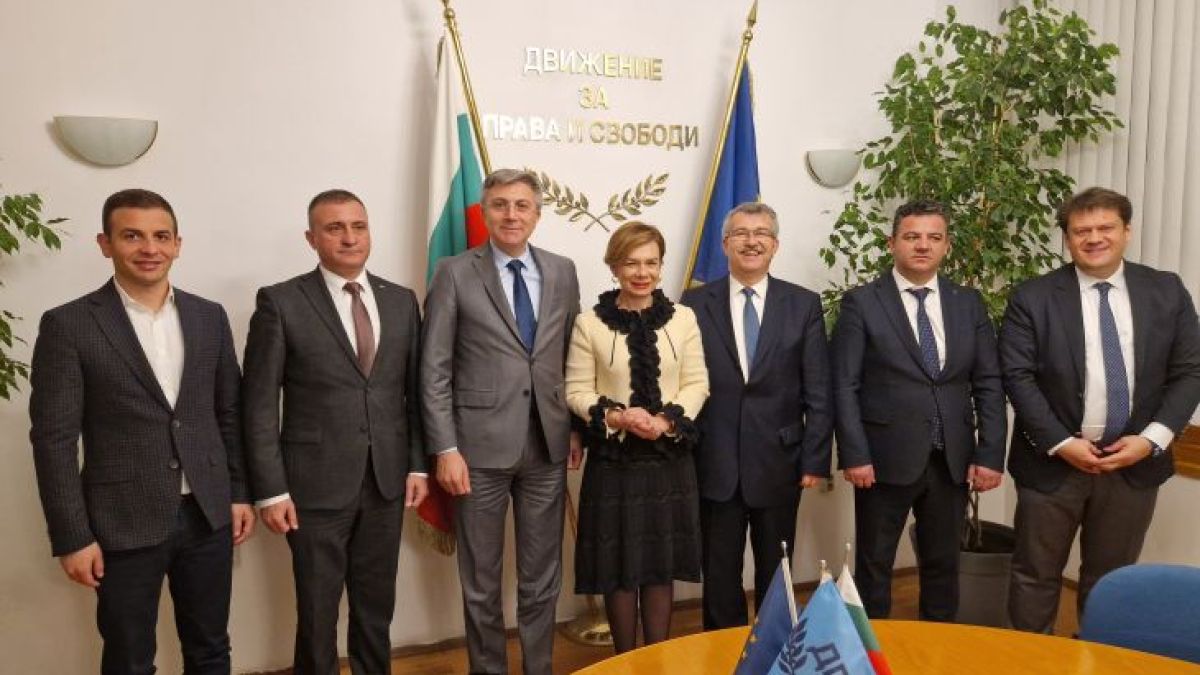 Посланик Айлин Секизкьок благодари на ДПС за дарителската кампания