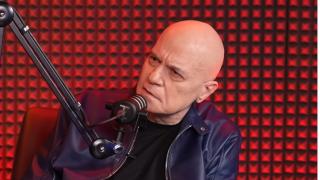 Слави с нова сензация, не е за вярване къде се е озовал заради кака Лена!