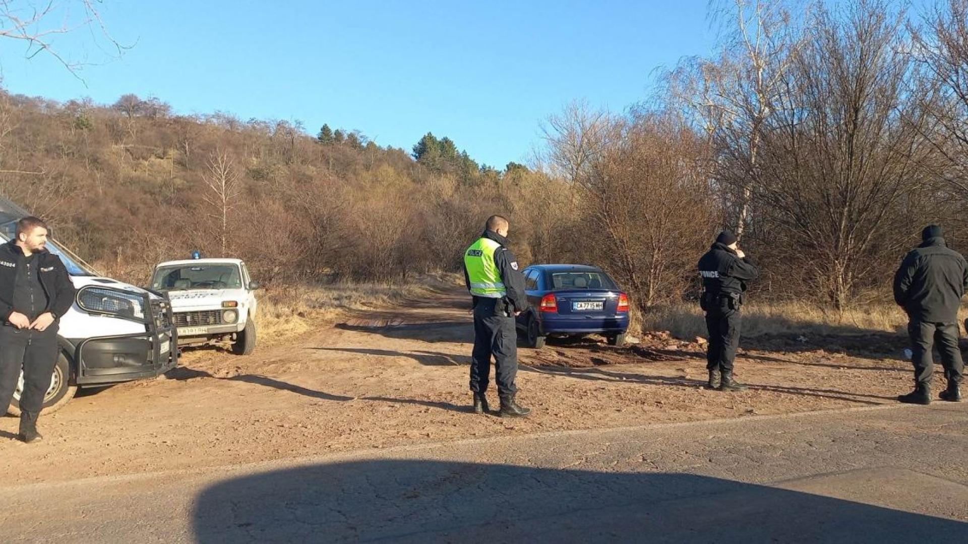 В софийско село хората записват номера на коли, за да хванат трафиканти